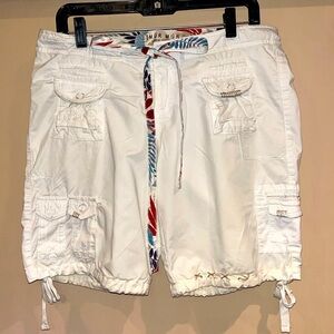 Mur Mur missy bermuda embroidered shorts size large